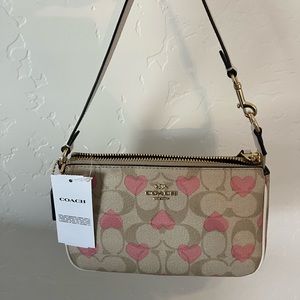 Coach Nolita 19 in signature canvas with heart print✨✨